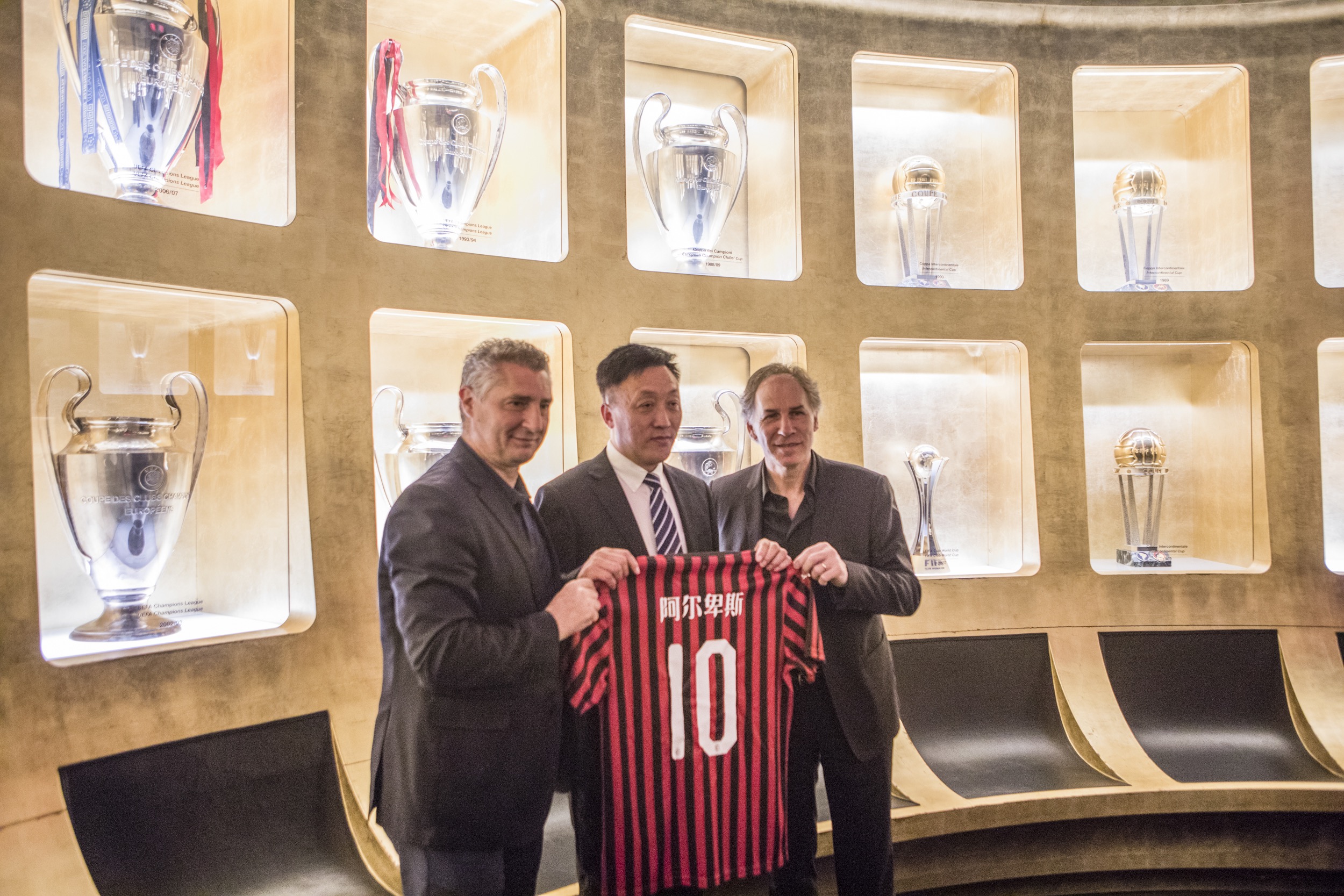 哈登得分30+快船本赛季已输4场，此前2个赛季仅2次（哈登砍30+，快船本季已吞第4败，此前两季仅败2场）