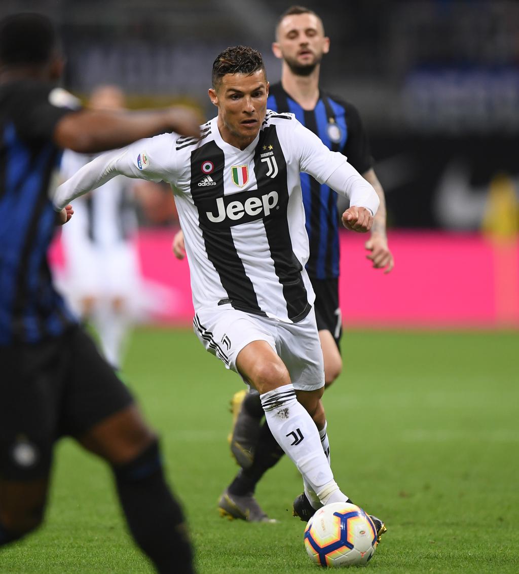 克罗斯评选历史最佳阵：C罗、大罗、小罗锋线，梅西前腰（克罗斯评出史上最佳阵容：C罗、大罗、小罗三叉戟，梅西司职前腰）