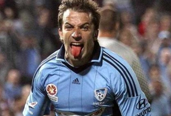 曾引起争议，西安国际足球中心草坪已重新铺设，明年3月达标（曾引发争议的西安国际足球中心草坪已完成重铺，预计明年3月达标）