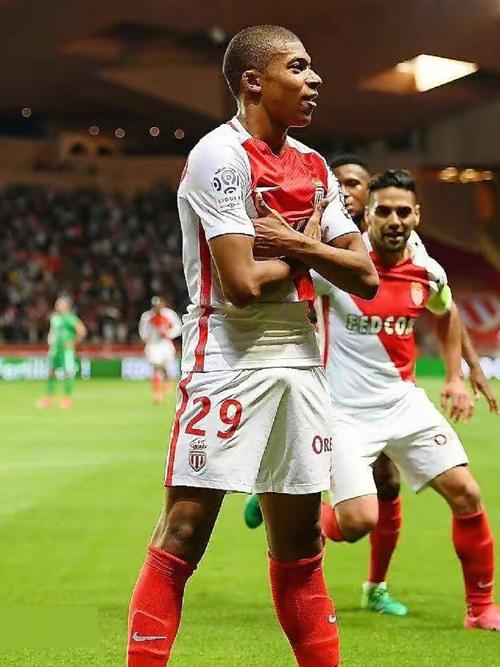 足球球员赛季进球榜最新排名（本赛季足球射手榜最新排行）