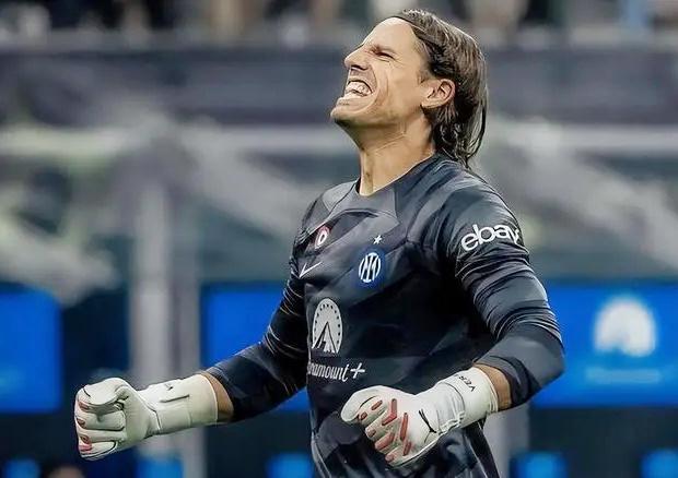 记者：兰克尔踢成都前夜溜去深圳见女友，次日回来裤裆有血（记者称兰克尔赛前行程引发质疑）