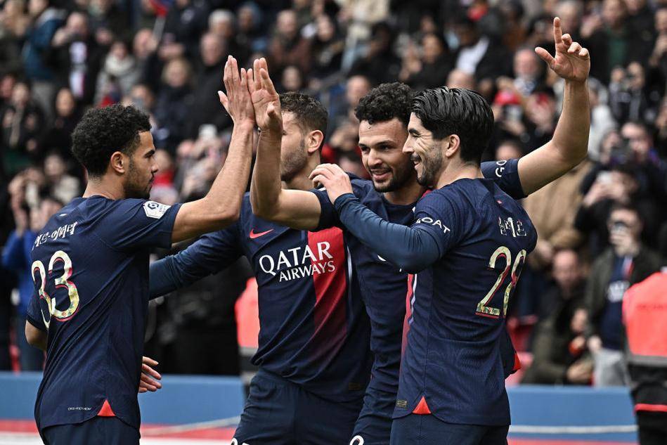 翻修球场，“连滚带爬”为的是“从从容容”（修缮球场：当下的“连滚带爬”，只为明日的“从容不迫”）