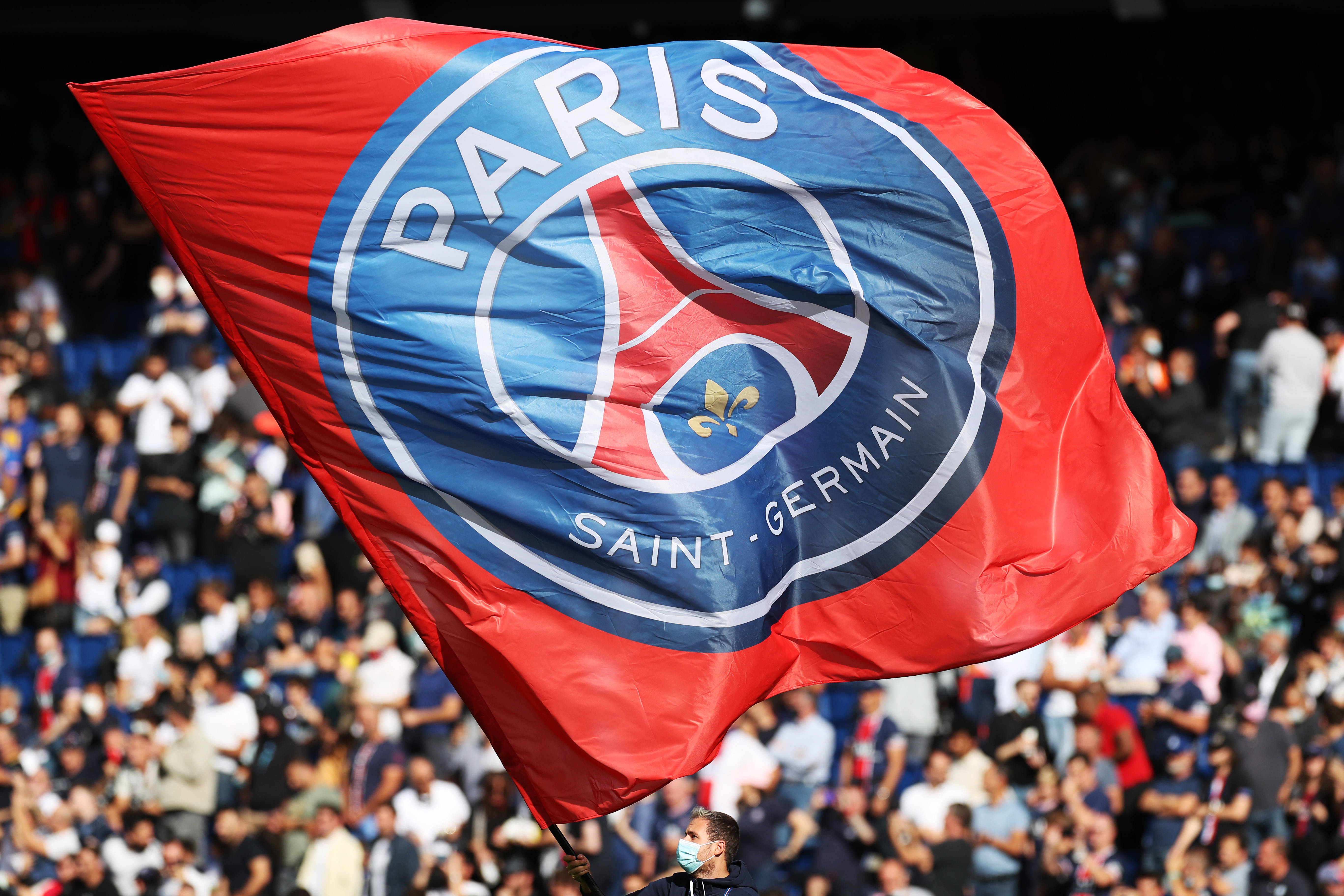 NBA常规赛战报：湖人客场险胜太阳,（NBA常规赛速报：湖人客场险胜太阳）