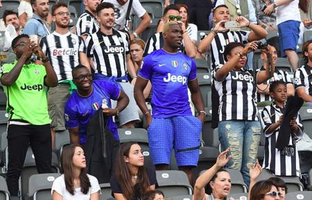 海港在亚冠已跨赛季10场不胜，上次赢球是整整一年前（海港亚冠已连续10场未胜，距上次赢球整整一年）