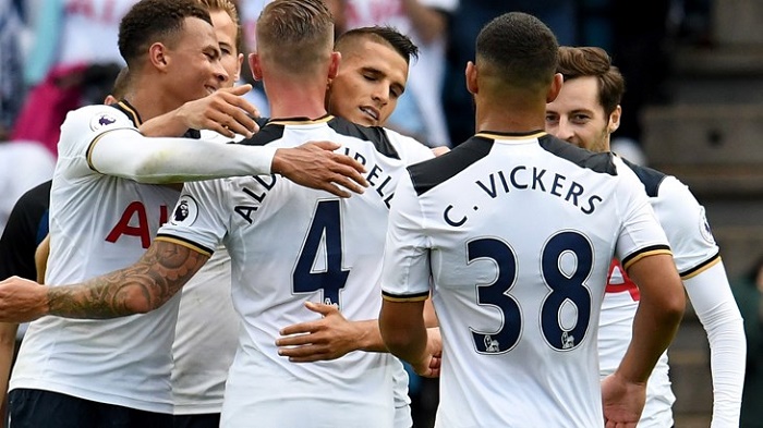 CBA：深圳男篮三分火力全开 主场击败上海（CBA：深圳三分如雨，主场力克上海队）