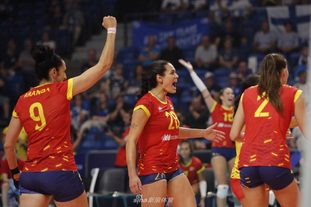 环足奖年最佳男足俱乐部候选：巴黎、切尔西、巴萨、拜仁在列（环球足球奖年度最佳男足俱乐部候选名单：巴黎、切尔西、巴萨与拜仁入围）